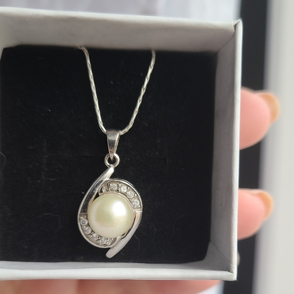 Cultured Pearl  Pendant with Chain in 925 Silver - Picture 3 of 11